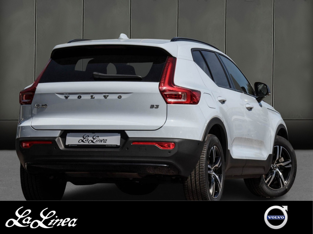 Volvo XC40 B3 - SUV/Off-road - Blau - Gebrauchtwagen - Bild 2