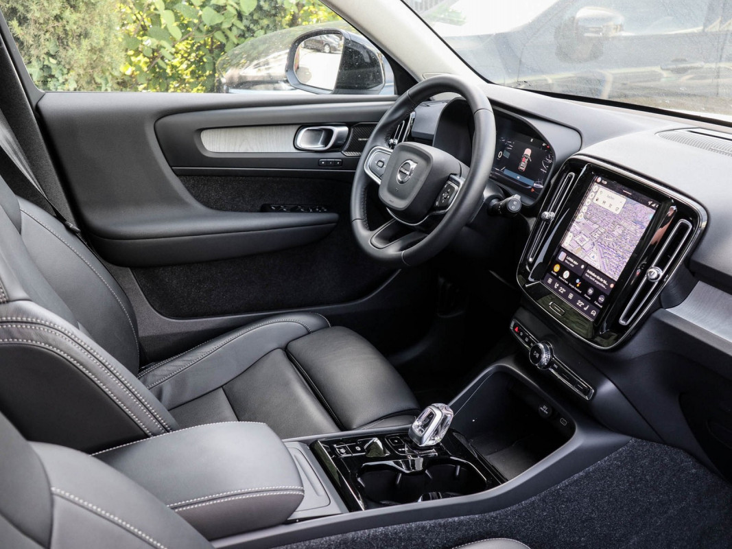 Volvo XC40 B3 - SUV/Off-road - Blau - Gebrauchtwagen - Bild 3