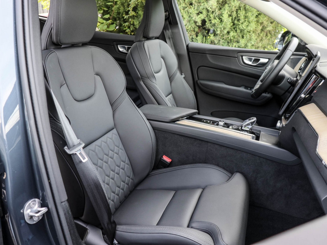 Volvo XC60 B5 Aut. - SUV/Off-road - Blau - Gebrauchtwagen - Bild 6