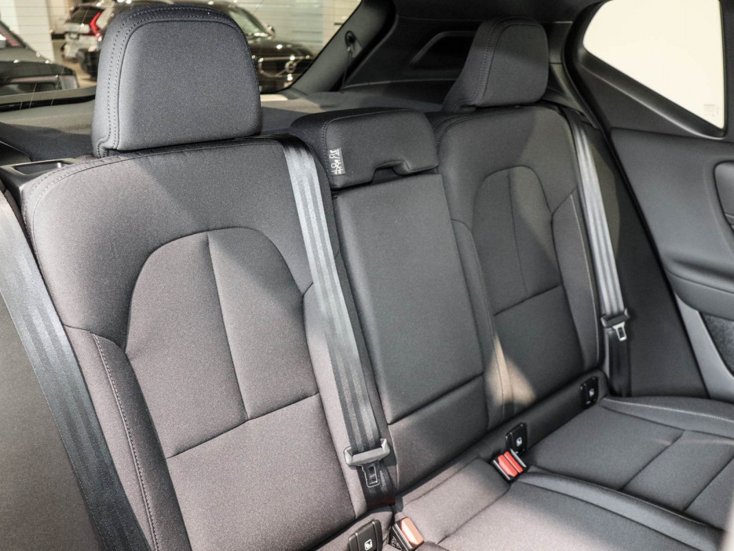 Volvo EX40 - SUV/Off-road - Grau - Gebrauchtwagen - Bild 4