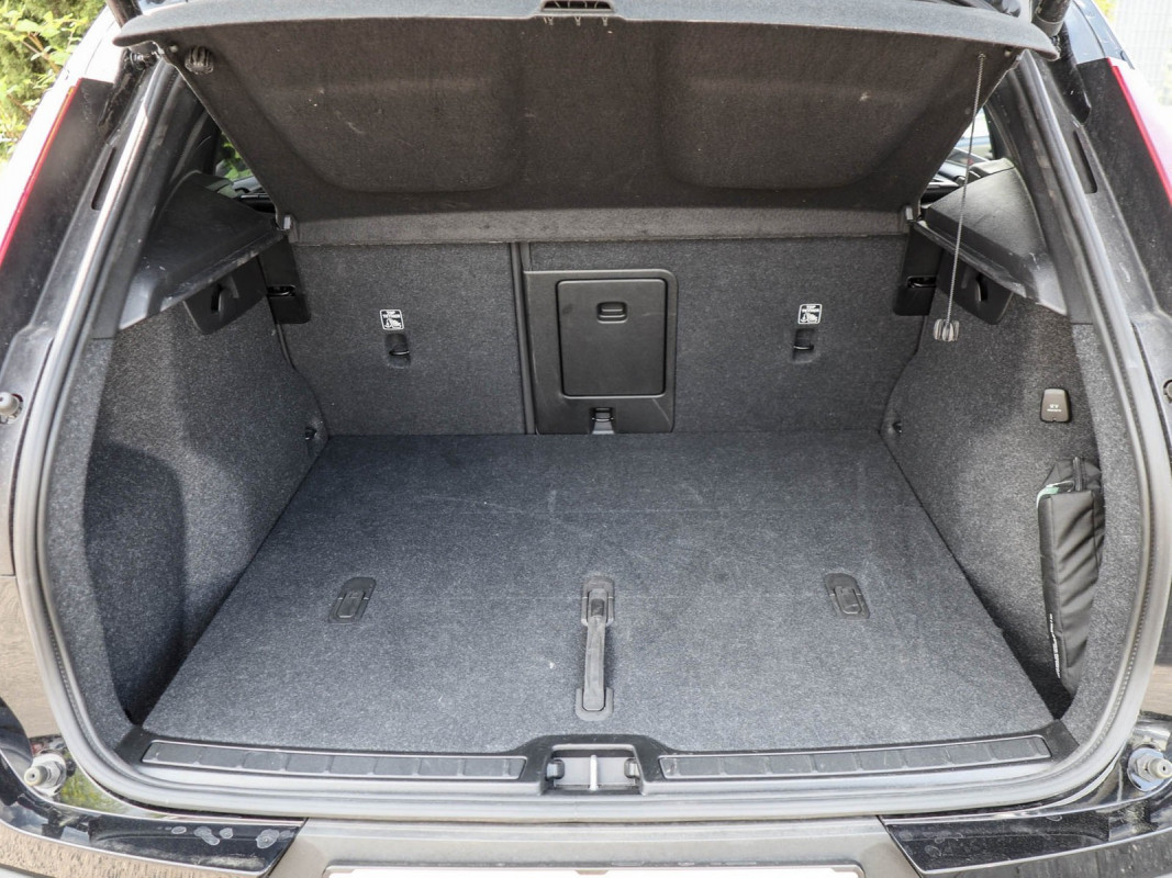 Volvo XC40 B3 - SUV/Off-road - Schwarz - Gebrauchtwagen - Bild 11