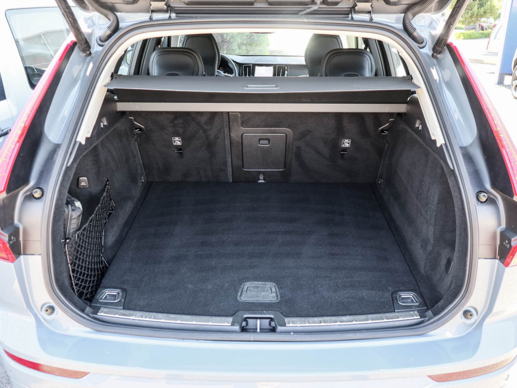 Volvo XC60 B4 Diesel - SUV/Off-road - Grau - Gebrauchtwagen - Bild 11