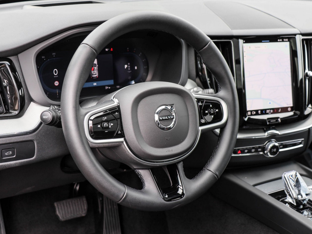 Volvo XC60 B5 AWD - SUV/Off-road - Schwarz - Gebrauchtwagen - Bild 9