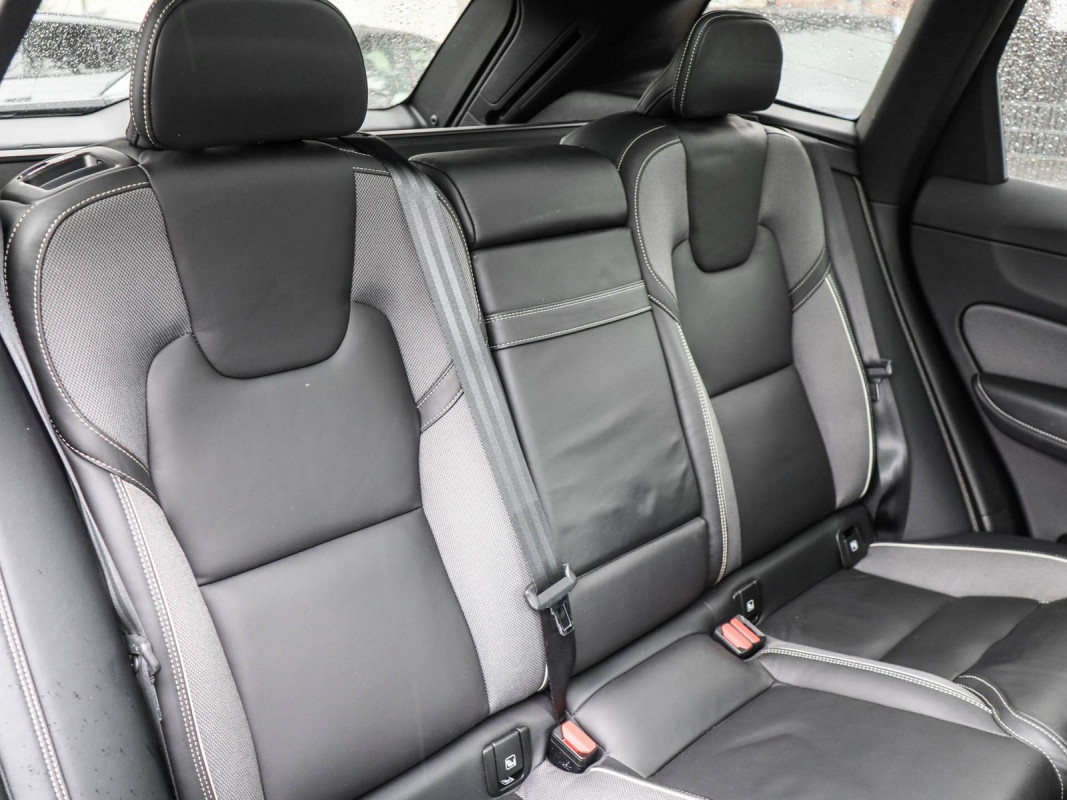 Volvo XC60 B4 Diesel - SUV/Off-road - Weiss - Gebrauchtwagen - Bild 4