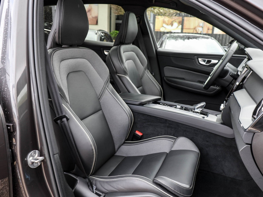 Volvo XC60 B4 Diesel AWD - SUV/Off-road - Grau - Gebrauchtwagen - Bild 6