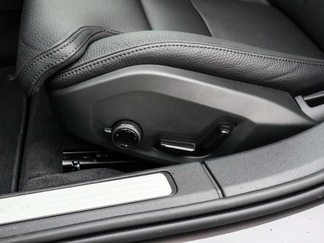 Volvo V60 T6 AWD - Kombi - Grau - Gebrauchtwagen - Bild 11