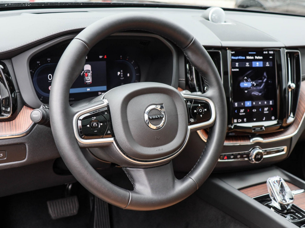 Volvo XC60 B5 Aut. - SUV/Off-road - Schwarz - Gebrauchtwagen - Bild 9