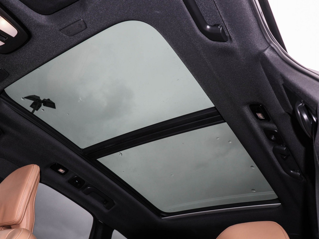 Volvo XC60 B5 Aut. - SUV/Off-road - Schwarz - Gebrauchtwagen - Bild 11