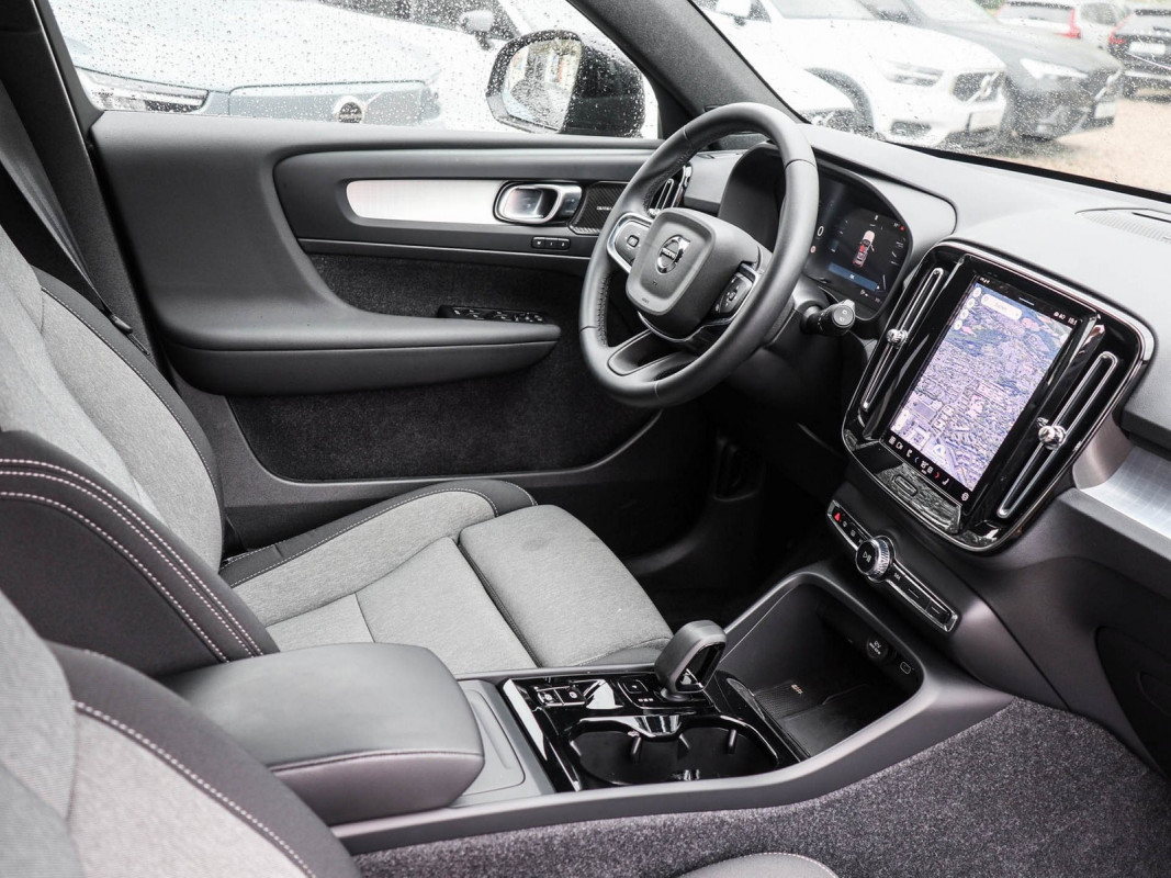 Volvo XC40 B3 - SUV/Off-road - Schwarz - Gebrauchtwagen - Bild 3