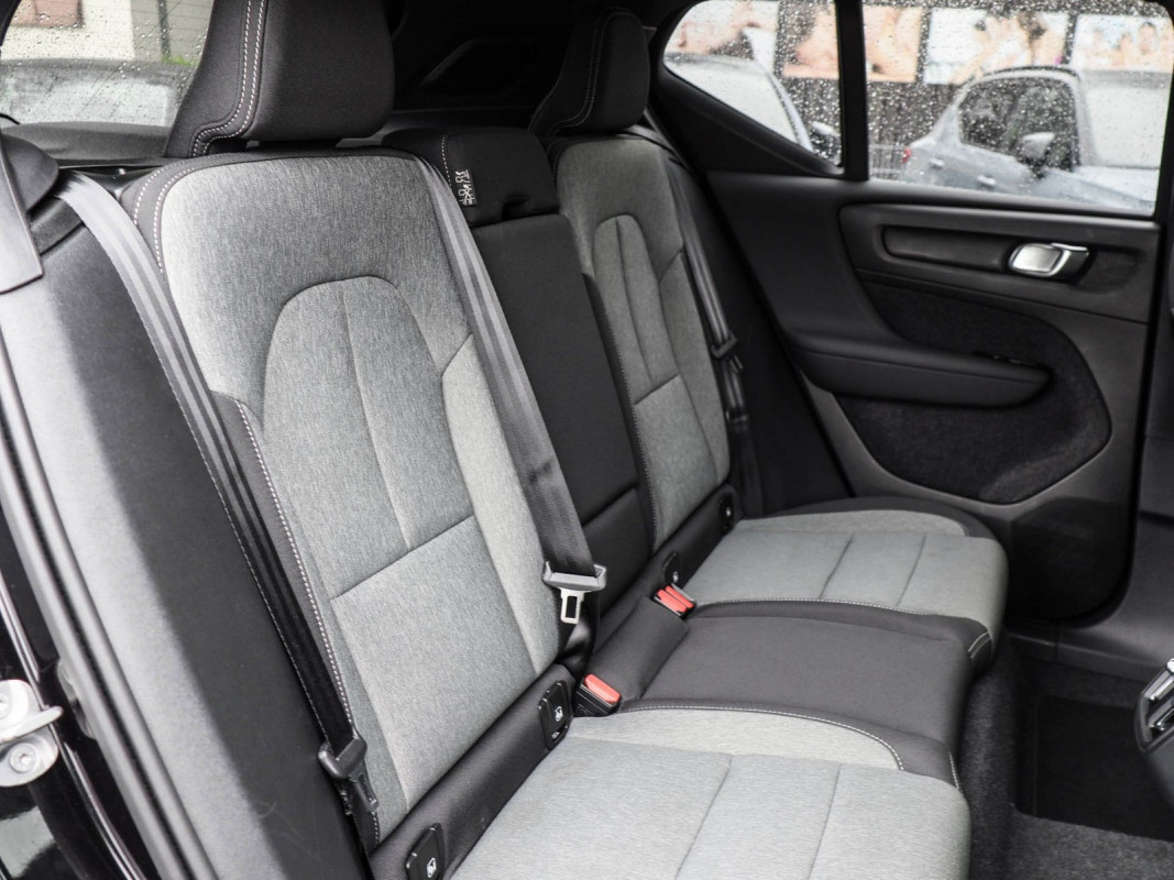Volvo XC40 B3 - SUV/Off-road - Schwarz - Gebrauchtwagen - Bild 4