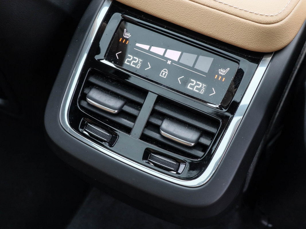 Volvo XC60 B5 Aut. - SUV/Off-road - Schwarz - Gebrauchtwagen - Bild 15