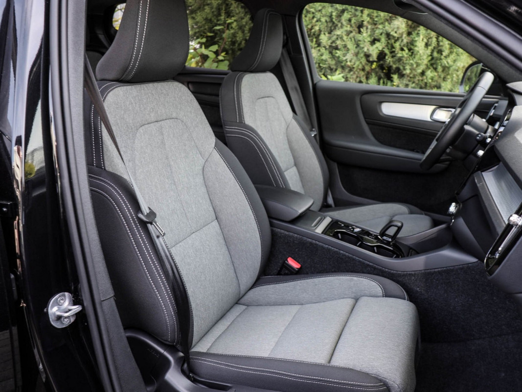 Volvo XC40 B4 - SUV/Off-road - Schwarz - Gebrauchtwagen - Bild 6