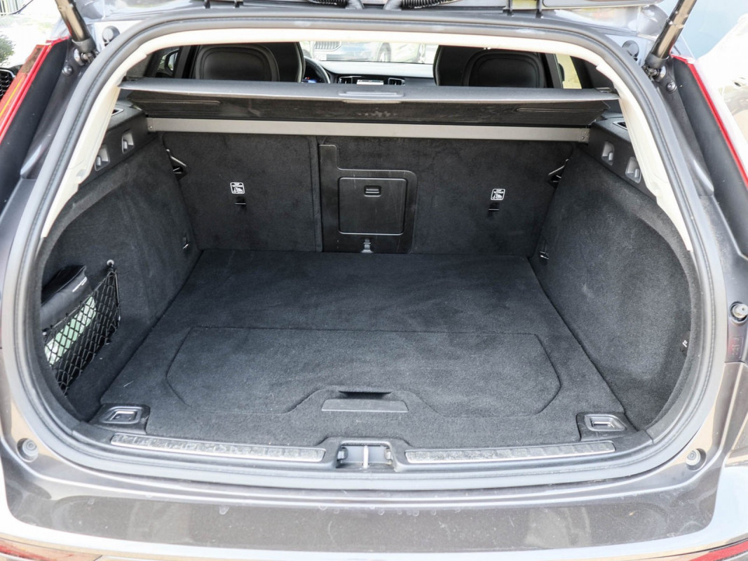Volvo V60 B3 Benzin - Kombi - Grau - Gebrauchtwagen - Bild 11