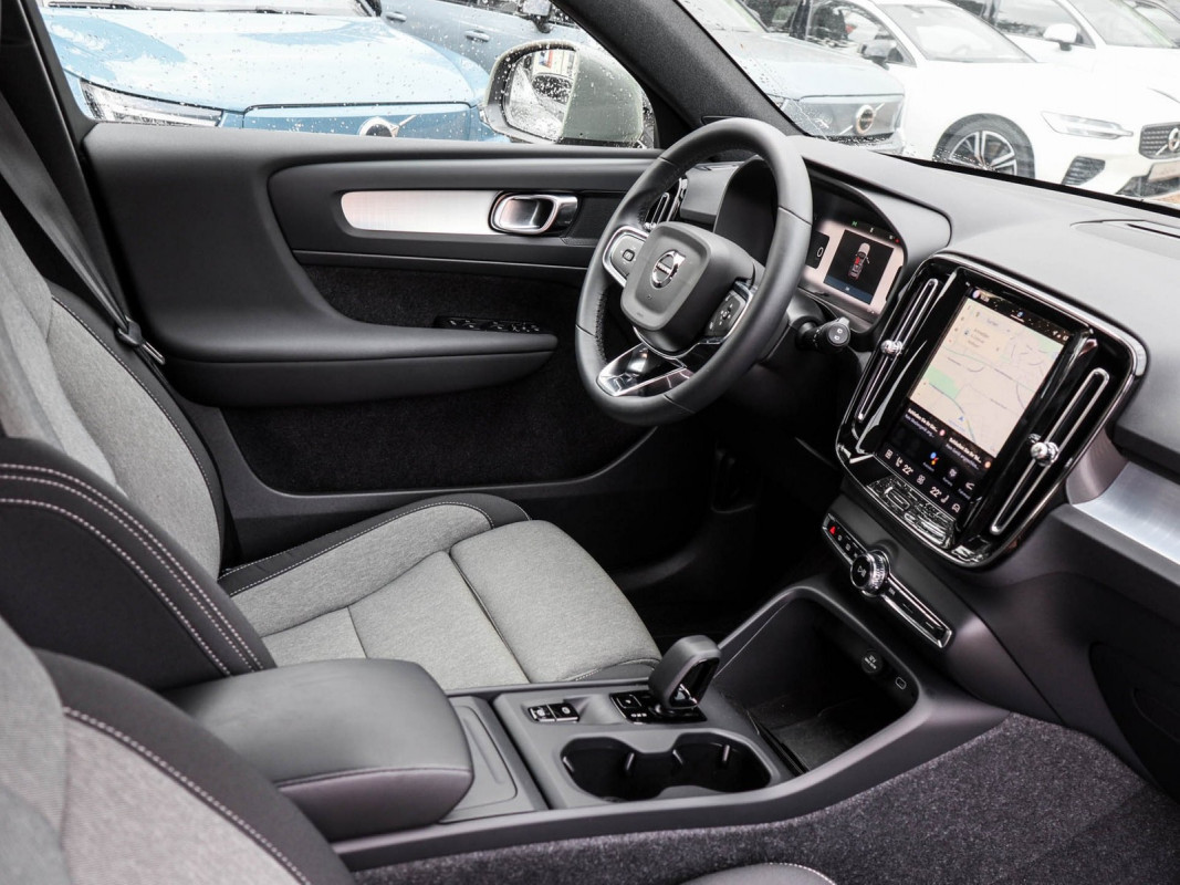 Volvo XC40 B3 - SUV/Off-road - Grün - Gebrauchtwagen - Bild 3