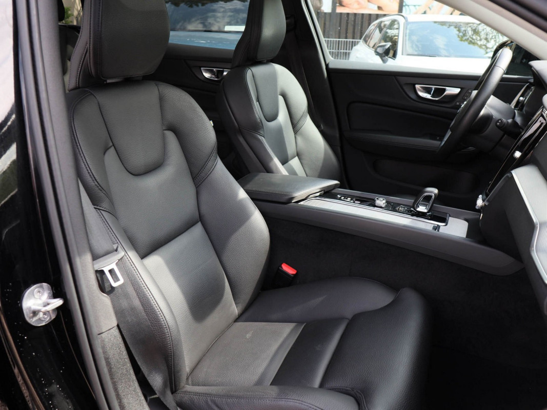 Volvo V60 Cross Country B4 Diesel AWD - Kombi - Schwarz - Gebrauchtwagen - Bild 6