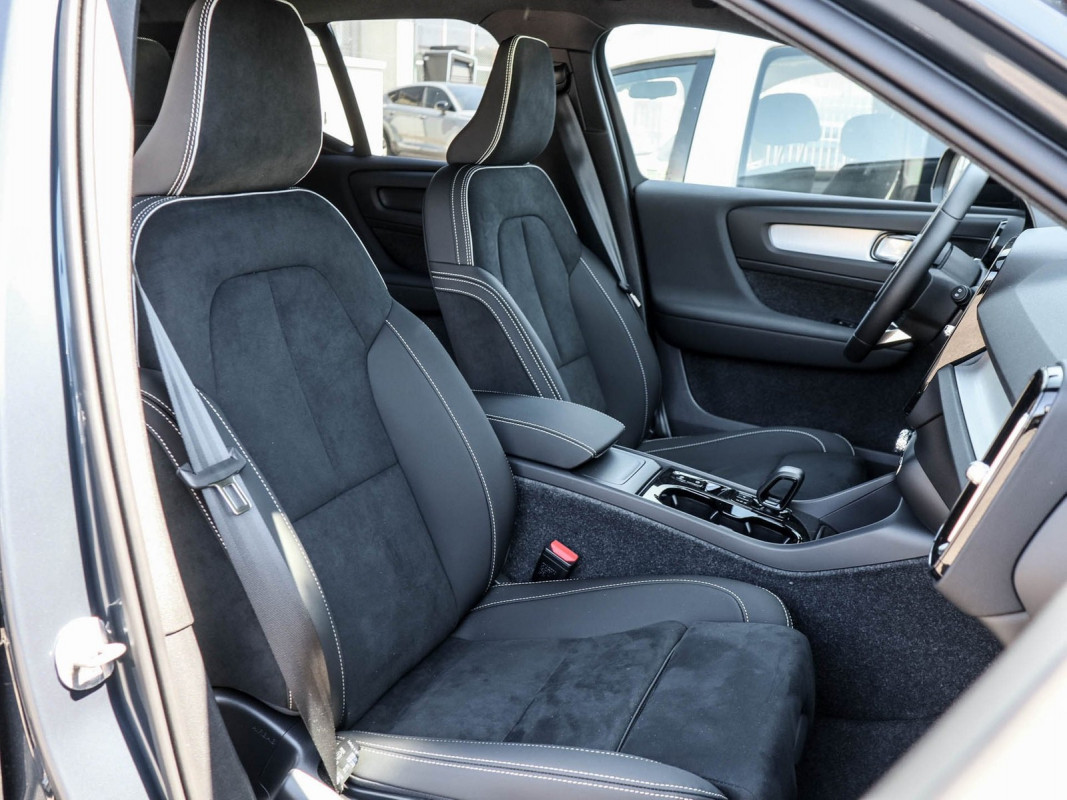 Volvo XC40 B4 - SUV/Off-road - Blau - Gebrauchtwagen - Bild 6