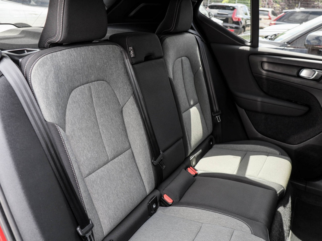 Volvo XC40 B3 - SUV/Off-road - Rot - Gebrauchtwagen - Bild 4