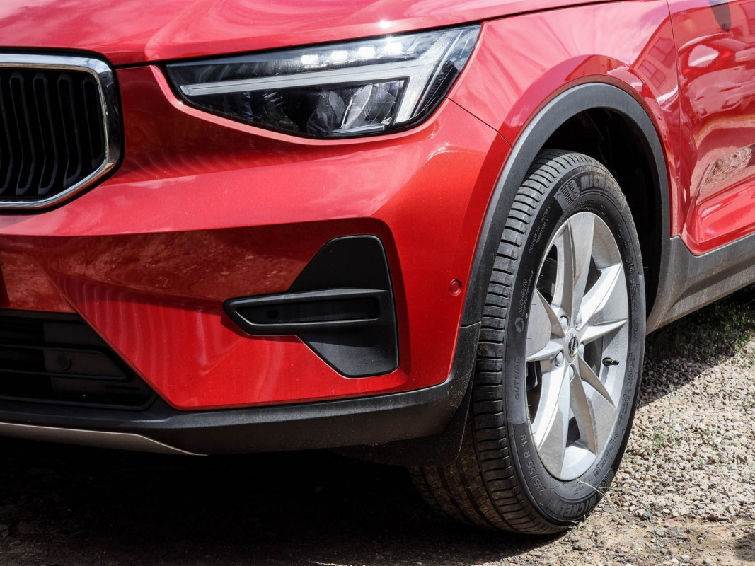 Volvo XC40 B3 - SUV/Off-road - Rot - Gebrauchtwagen - Bild 5