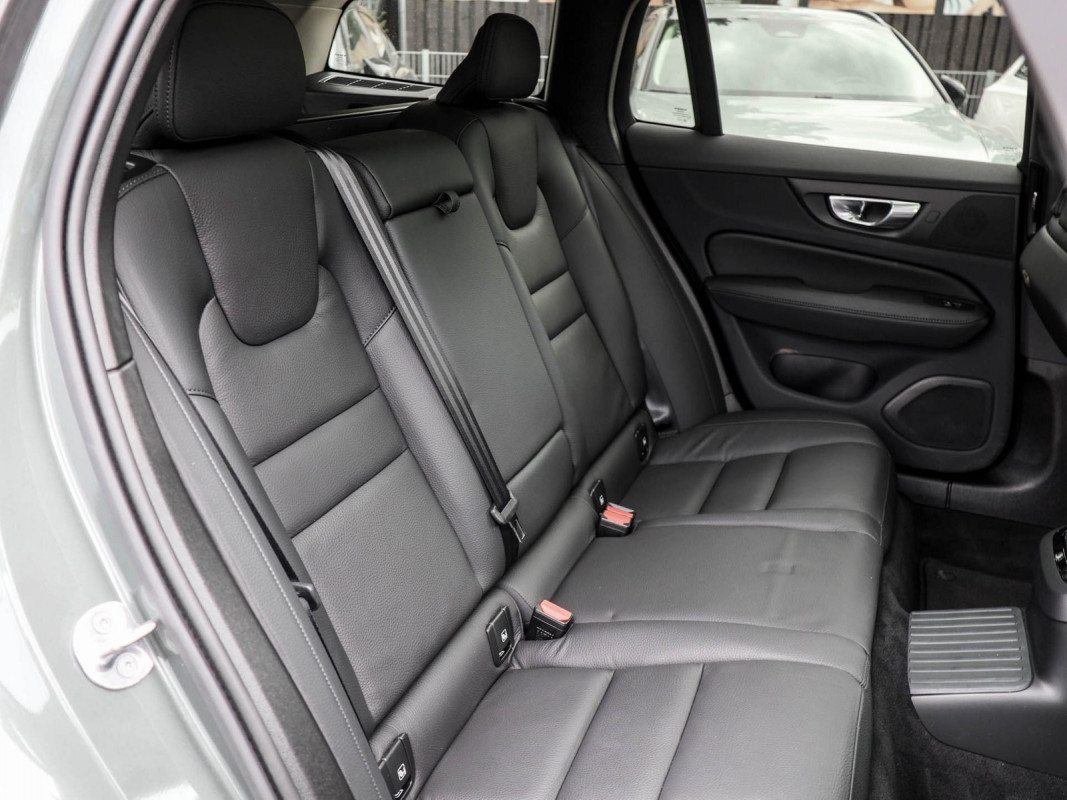 Volvo V60 T8 AWD - Kombi - Grau - Gebrauchtwagen - Bild 4