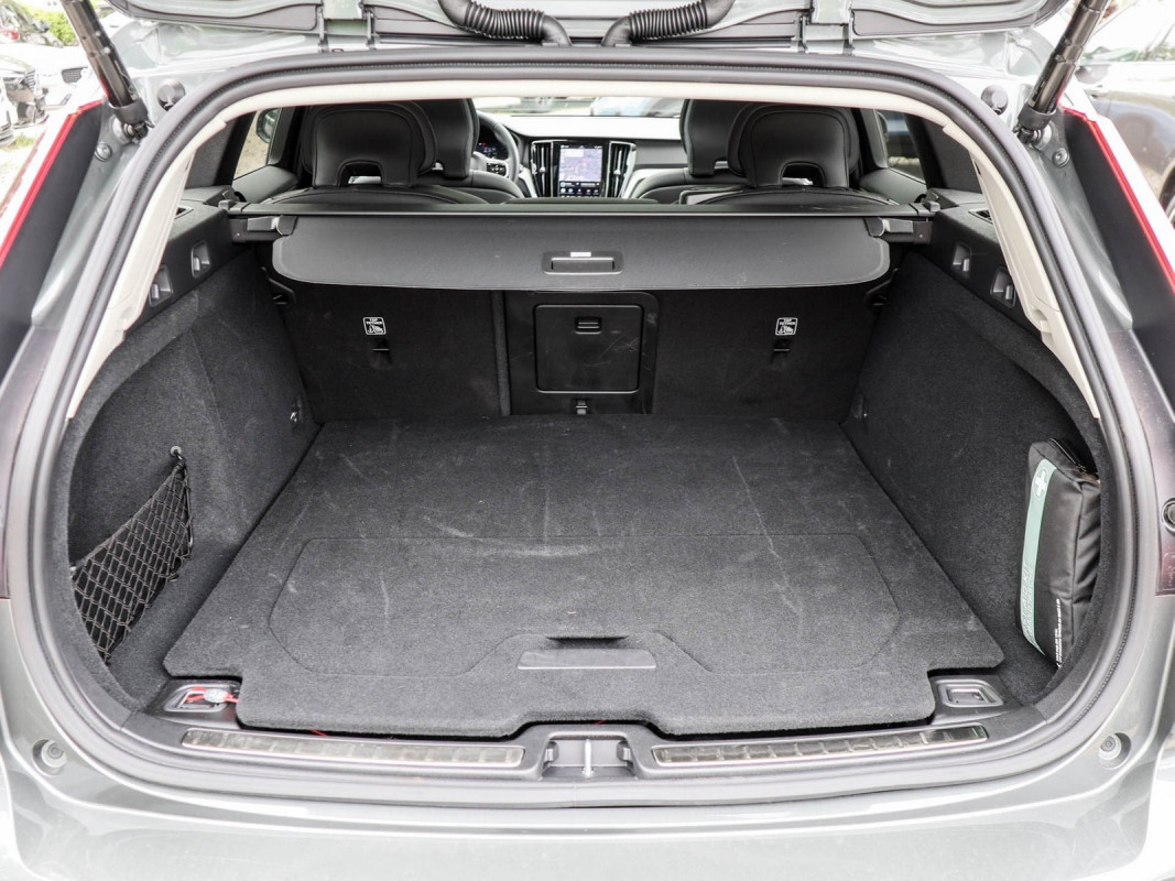 Volvo V60 T8 AWD - Kombi - Grau - Gebrauchtwagen - Bild 10