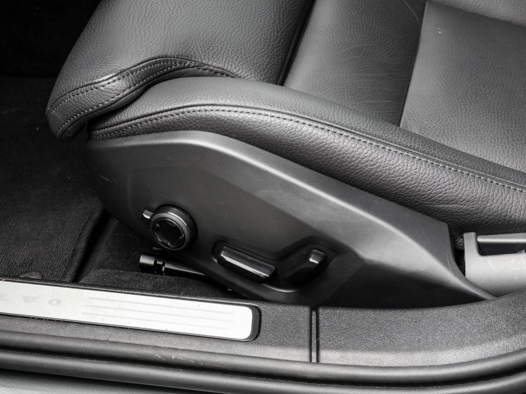Volvo V60 T8 AWD - Kombi - Grau - Gebrauchtwagen - Bild 13