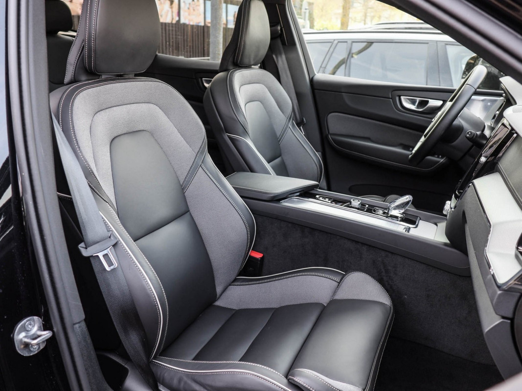 Volvo XC60 B5 Aut. - SUV/Off-road - Schwarz - Gebrauchtwagen - Bild 6