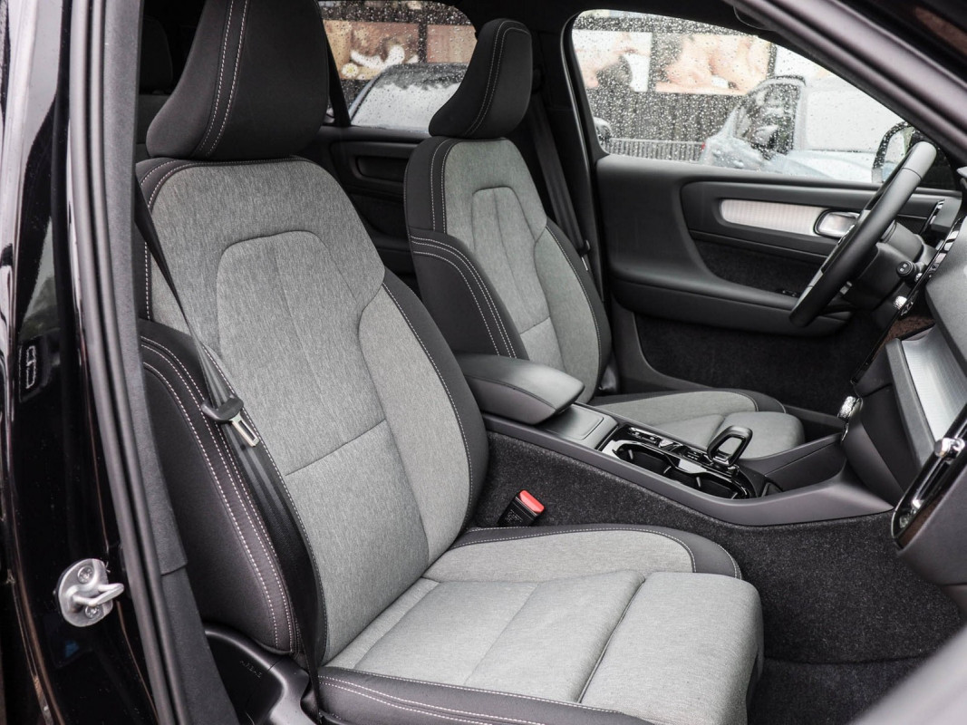 Volvo XC40 B3 - SUV/Off-road - Schwarz - Gebrauchtwagen - Bild 6