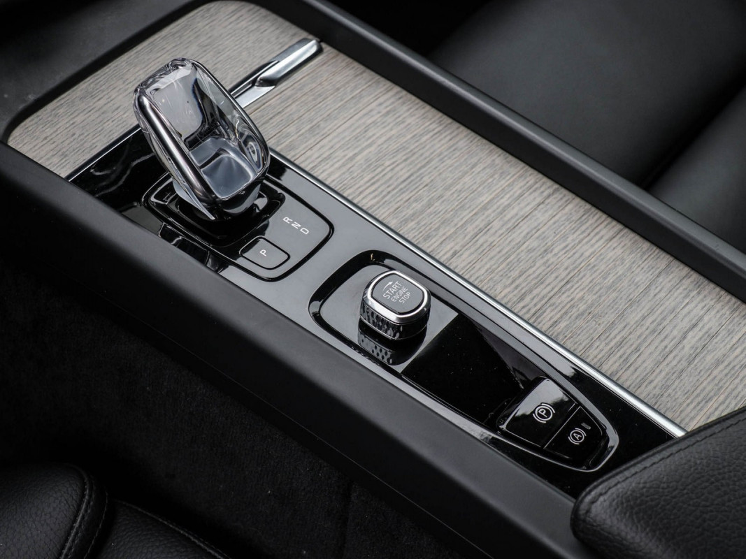 Volvo XC60 B4 Diesel - SUV/Off-road - Silber - Gebrauchtwagen - Bild 10