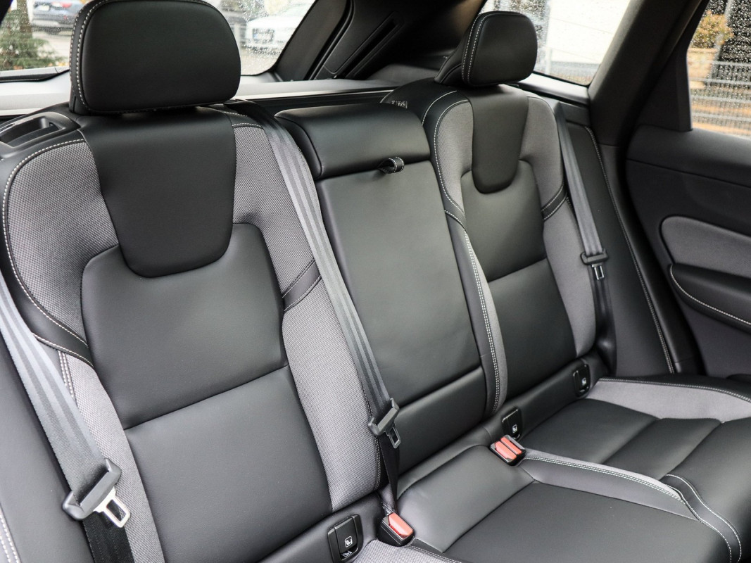 Volvo XC60 T8 AWD - SUV/Off-road - Schwarz - Gebrauchtwagen - Bild 4