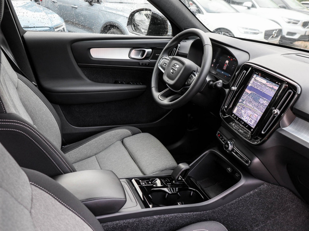 Volvo XC40 B4 - SUV/Off-road - Schwarz - Gebrauchtwagen - Bild 3
