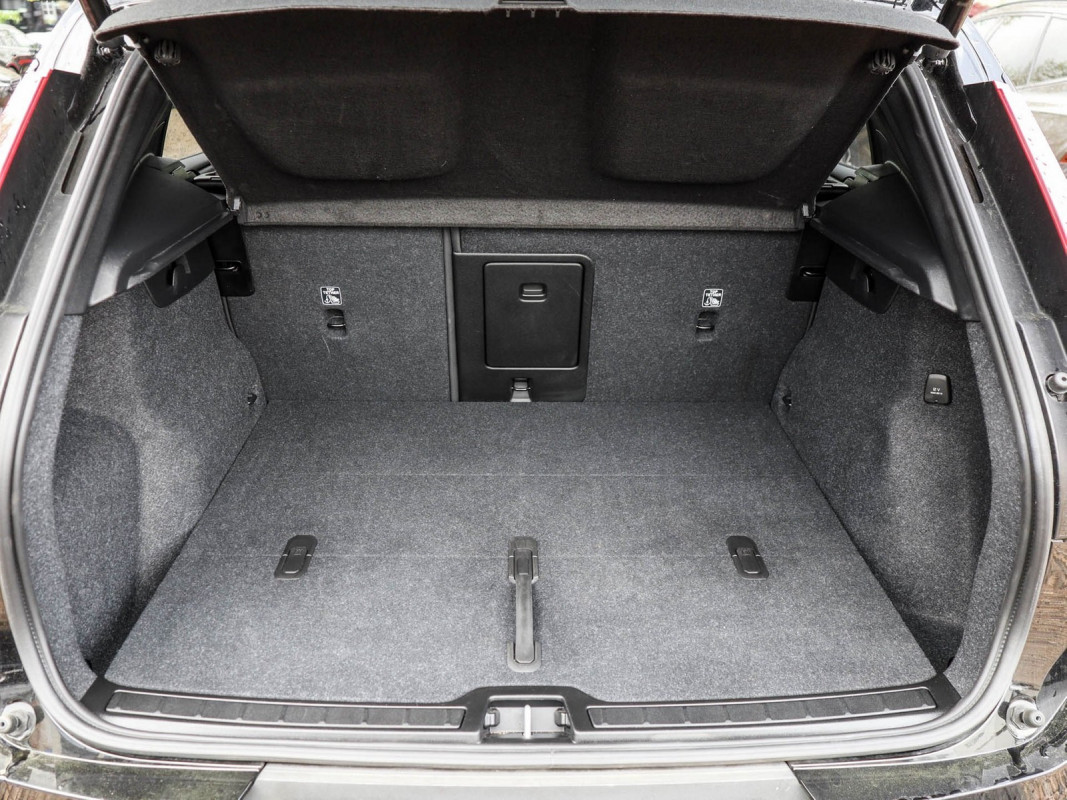 Volvo XC40 B4 - SUV/Off-road - Schwarz - Gebrauchtwagen - Bild 10