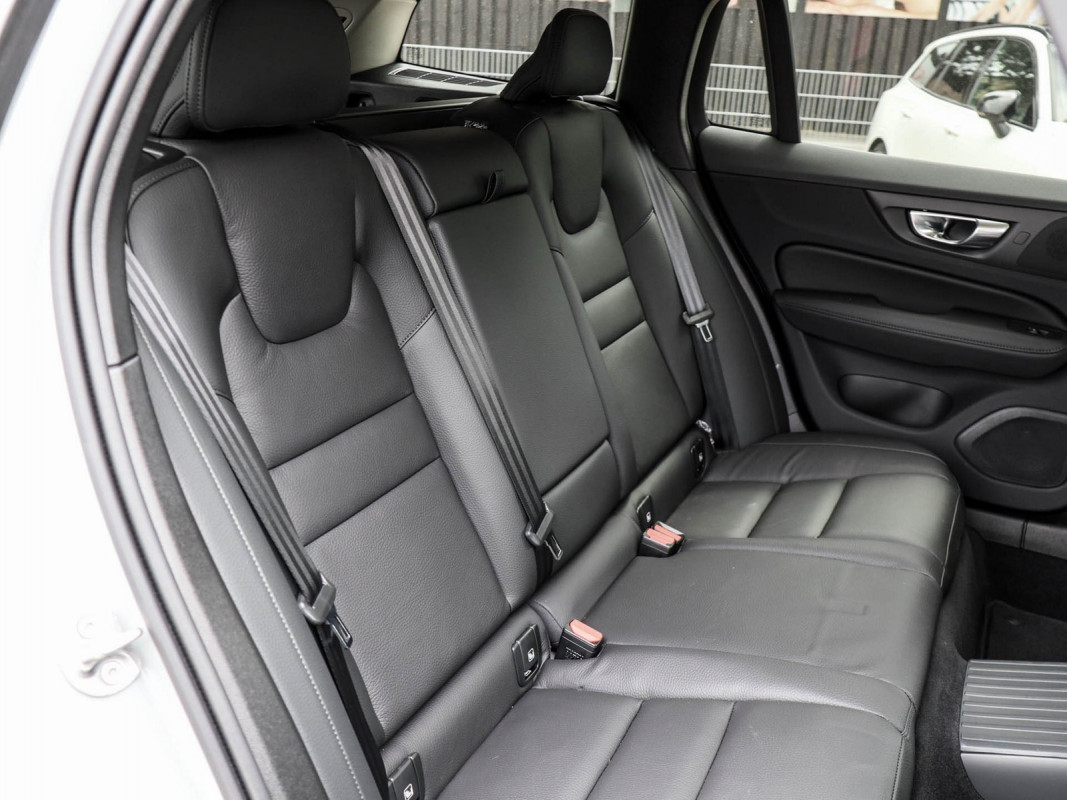 Volvo V60 T6 AWD - Kombi - Grau - Gebrauchtwagen - Bild 4