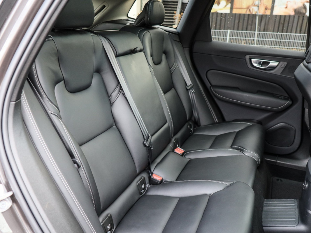 Volvo XC60 T6 - SUV/Off-road - Grau - Gebrauchtwagen - Bild 4