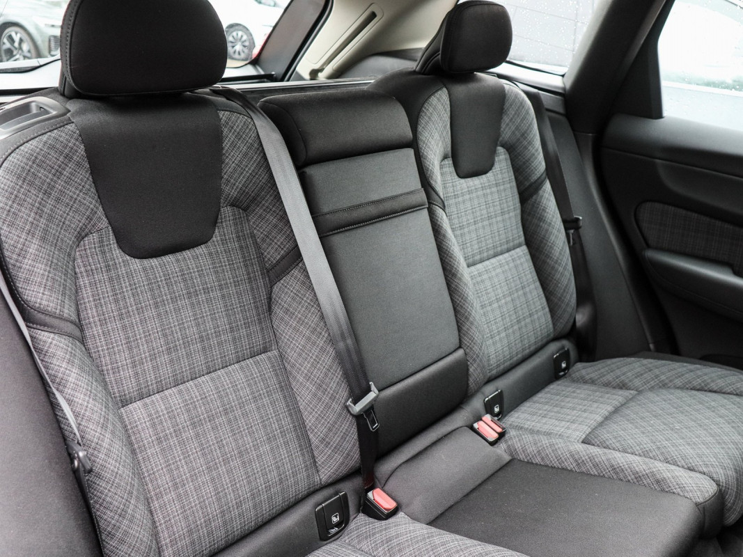 Volvo XC60 T6 - SUV/Off-road - Schwarz - Gebrauchtwagen - Bild 4
