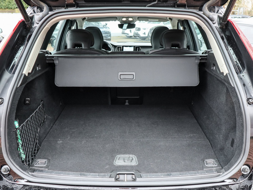 Volvo XC60 T6 - SUV/Off-road - Schwarz - Gebrauchtwagen - Bild 11