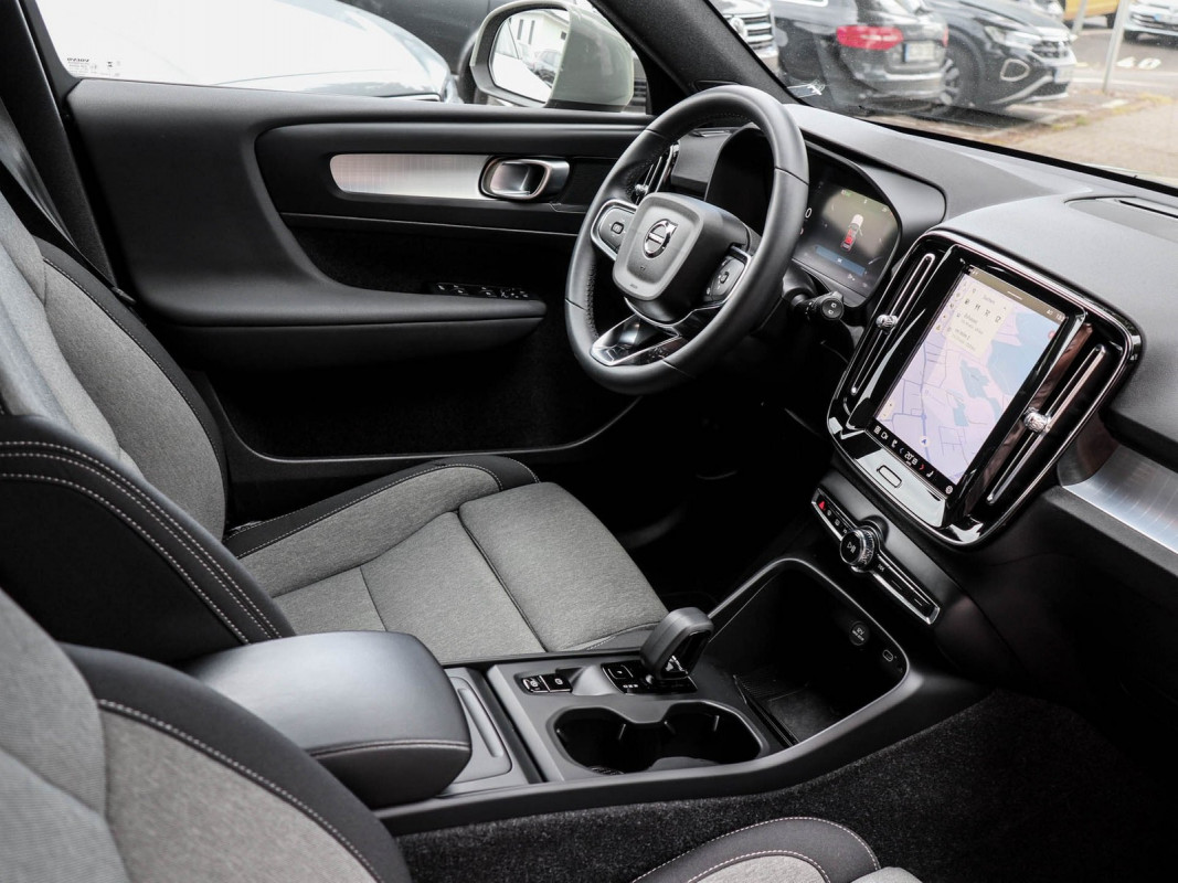 Volvo XC40 B3 - SUV/Off-road - Grün - Gebrauchtwagen - Bild 3
