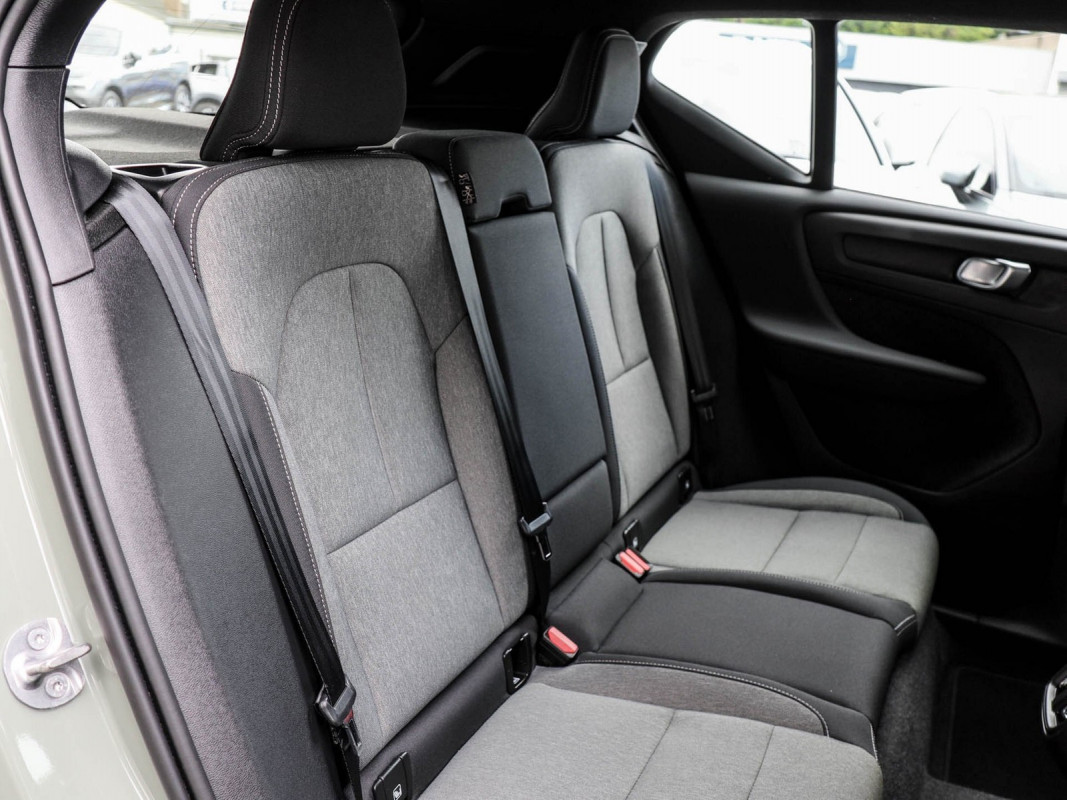 Volvo XC40 B3 - SUV/Off-road - Grün - Gebrauchtwagen - Bild 4