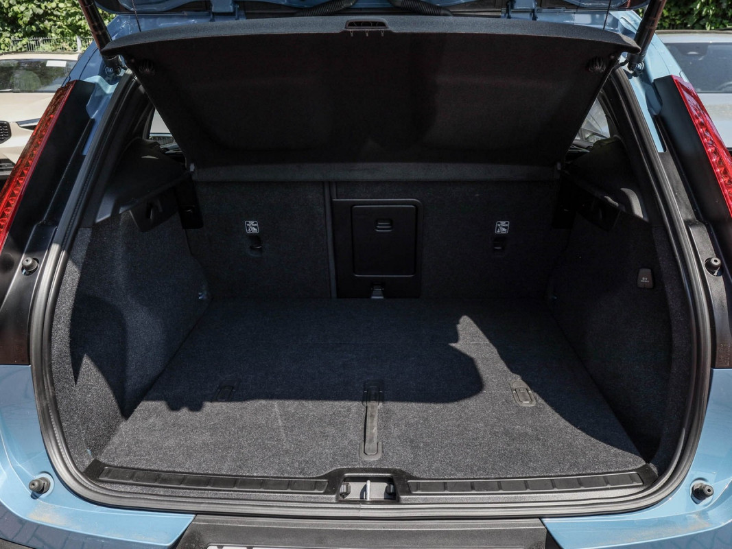 Volvo XC40 B3 - SUV/Off-road - Blau - Gebrauchtwagen - Bild 11