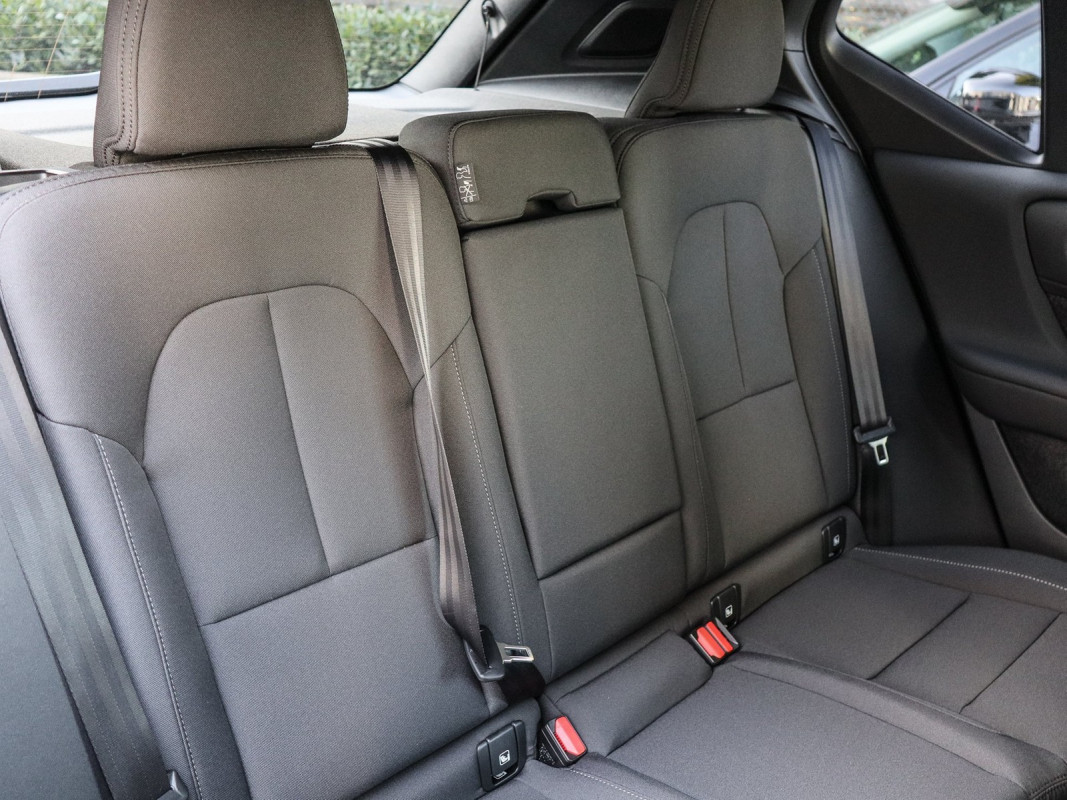 Volvo EX40 Plus Black - SUV/Off-road - Grau - Gebrauchtwagen - Bild 4