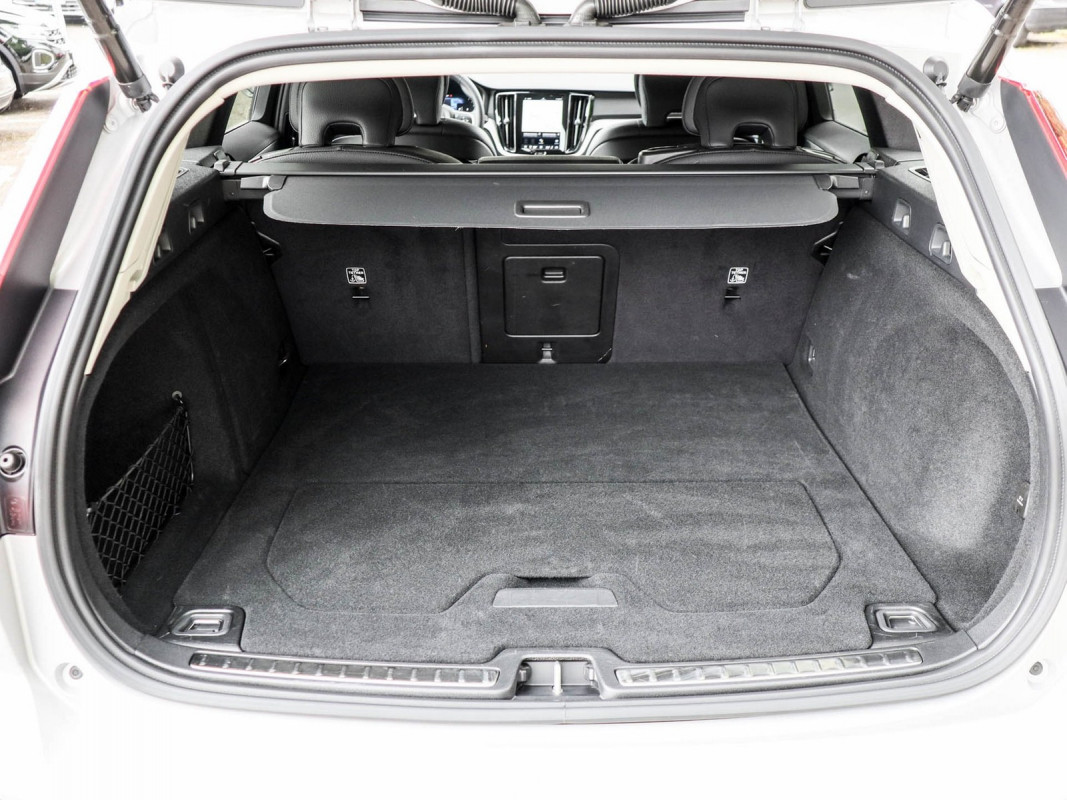 Volvo V60 Kombi B4 - Kombi - Grau - Gebrauchtwagen - Bild 11