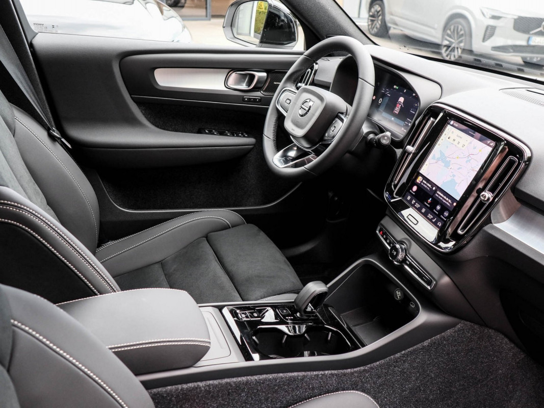Volvo XC40 B3 - SUV/Off-road - Weiss - Gebrauchtwagen - Bild 3