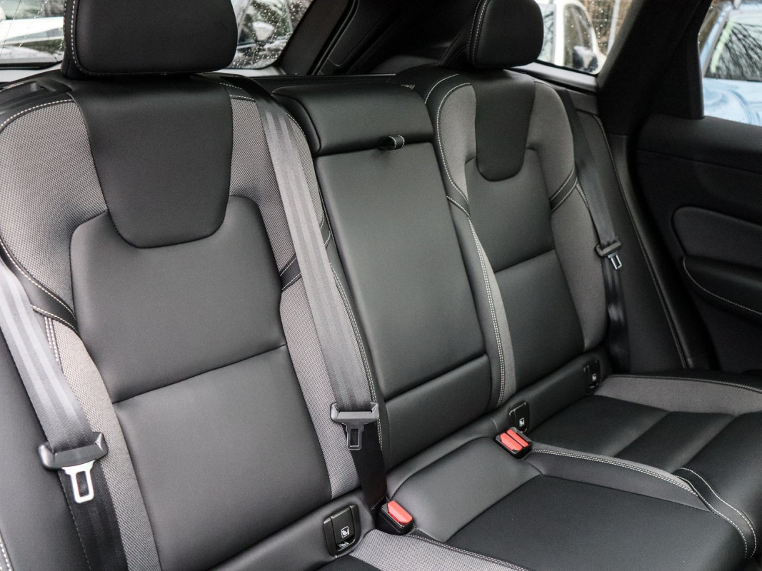 Volvo XC60 T6 - SUV/Off-road - Weiss - Gebrauchtwagen - Bild 4