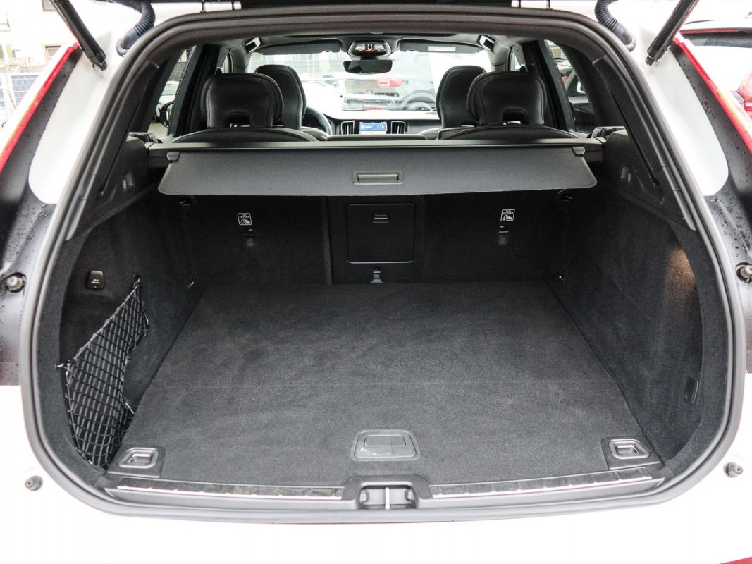 Volvo XC60 T6 - SUV/Off-road - Weiss - Gebrauchtwagen - Bild 11