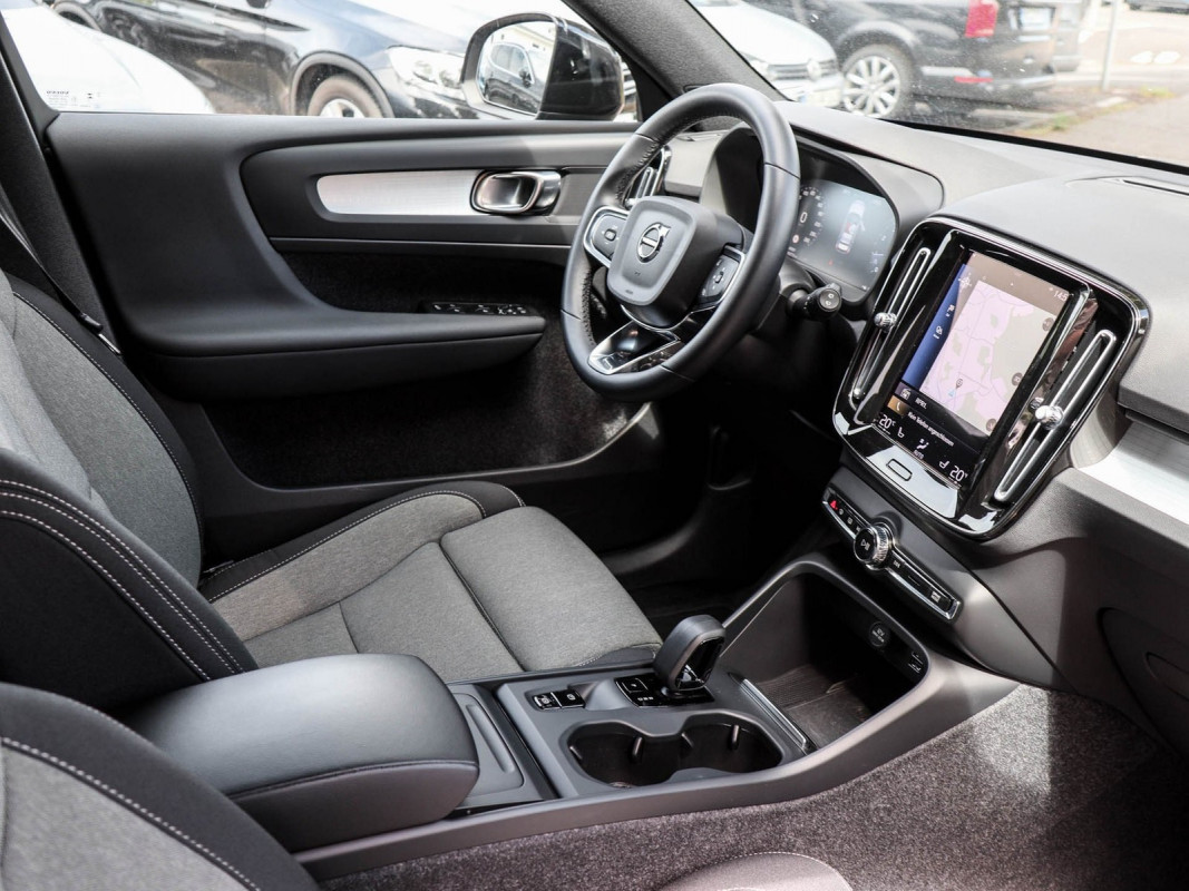 Volvo XC40 T2 - SUV/Off-road - Schwarz - Gebrauchtwagen - Bild 3