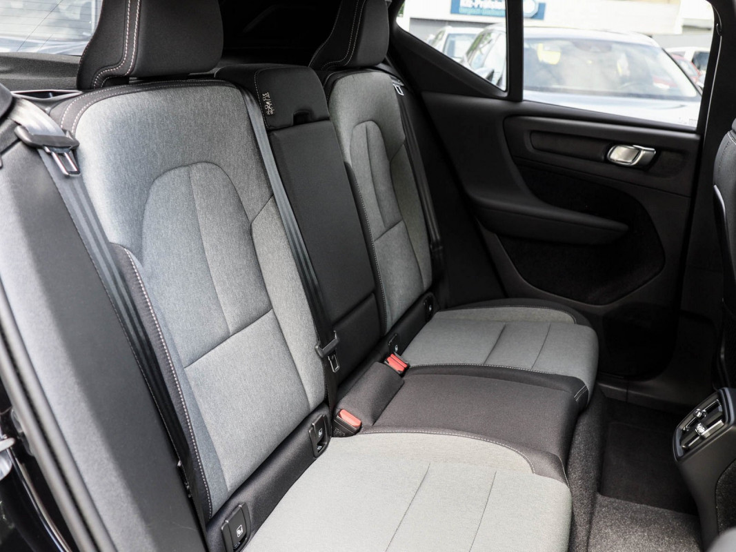 Volvo XC40 T2 - SUV/Off-road - Schwarz - Gebrauchtwagen - Bild 4