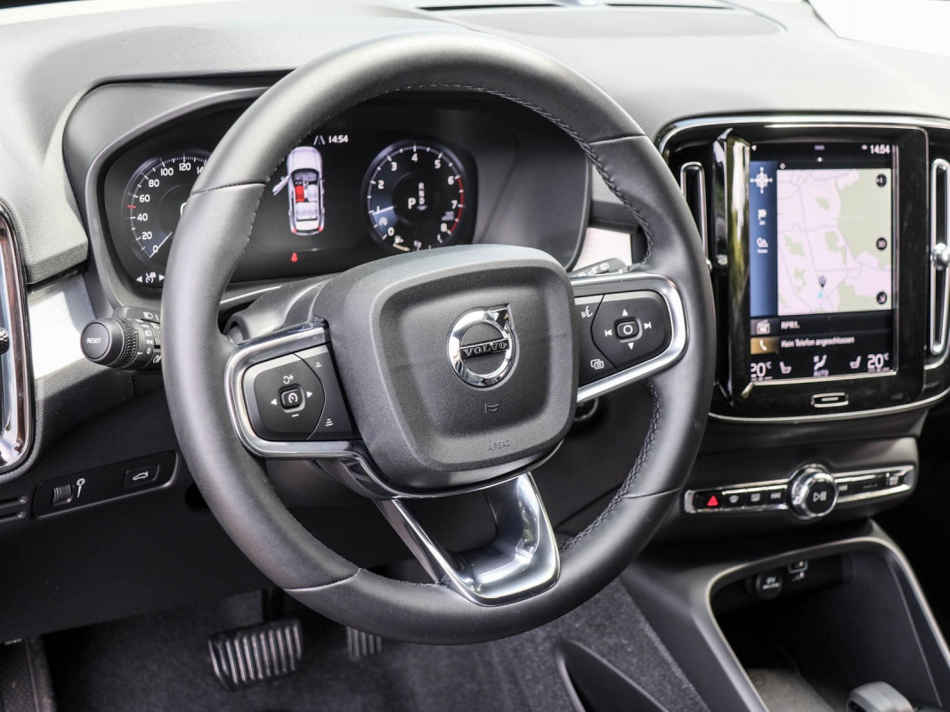 Volvo XC40 T2 - SUV/Off-road - Schwarz - Gebrauchtwagen - Bild 9