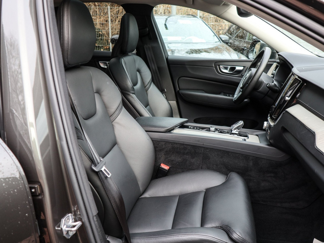 Volvo XC60 T6 - SUV/Off-road - Grau - Gebrauchtwagen - Bild 6