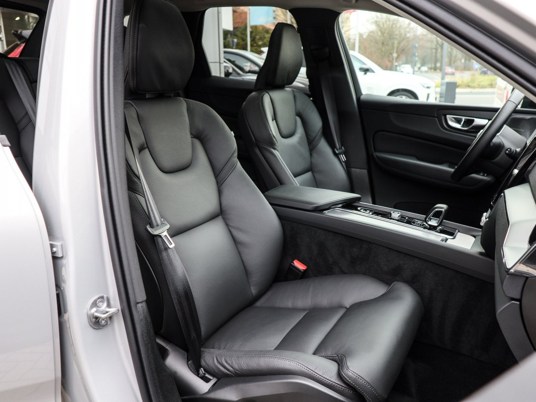 Volvo XC60 B5 (B) AWD - SUV/Off-road - Silber - Gebrauchtwagen - Bild 6