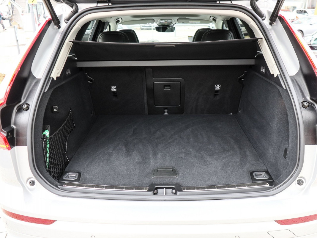 Volvo XC60 B5 (B) AWD - SUV/Off-road - Silber - Gebrauchtwagen - Bild 10