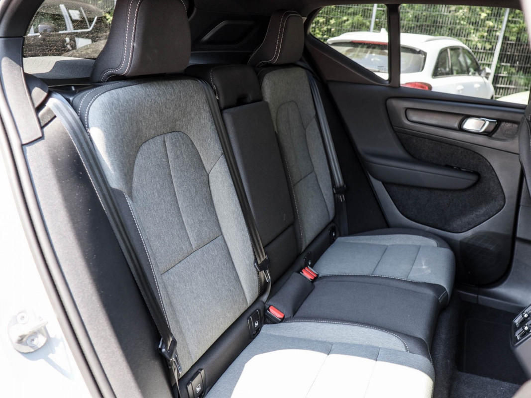 Volvo XC40 T2 - SUV/Off-road - Grau - Gebrauchtwagen - Bild 4